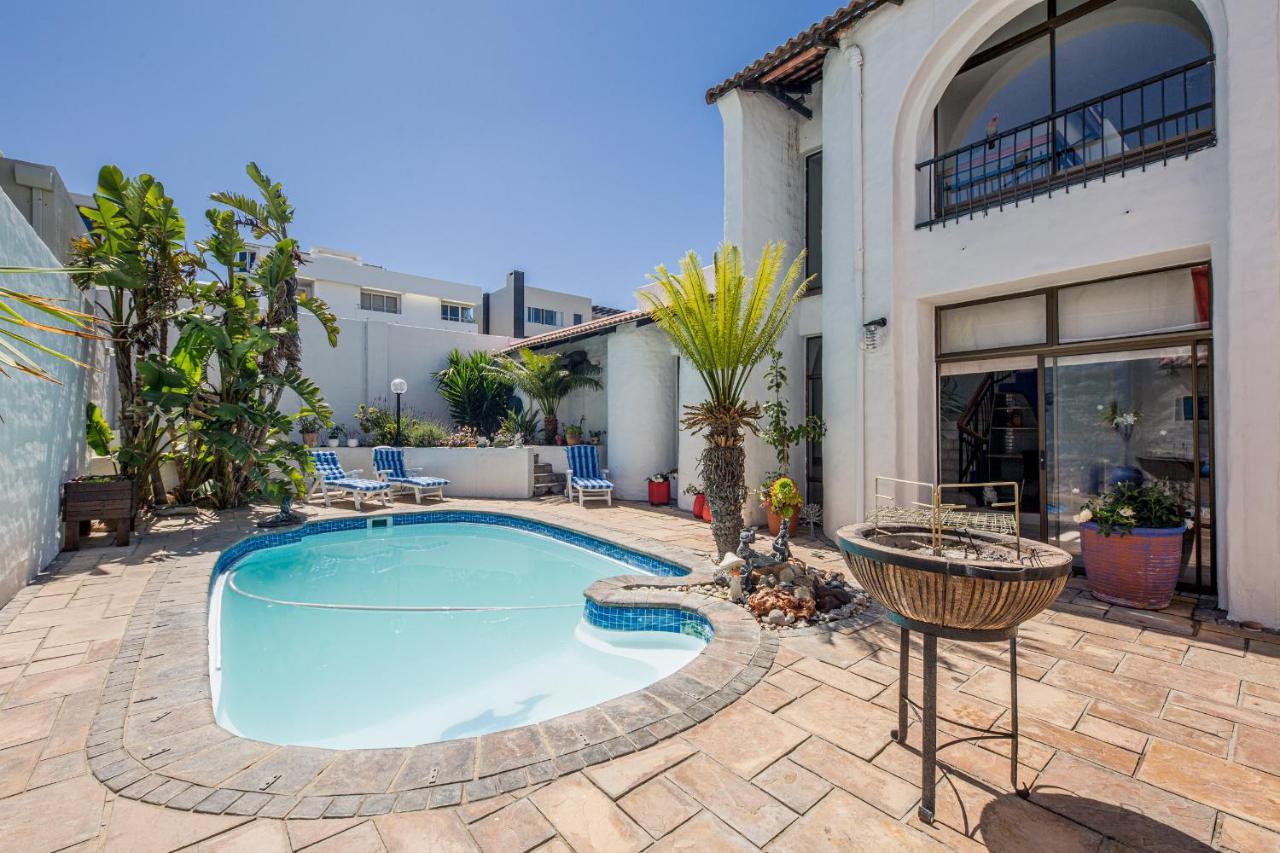 Big Blue Accommodation Bloubergstrand Exterior foto